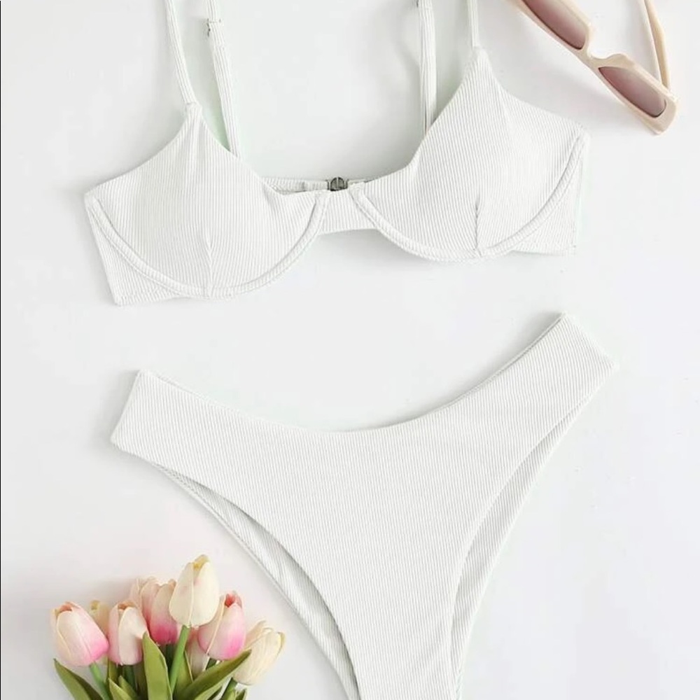 White cheeky underwire bikini